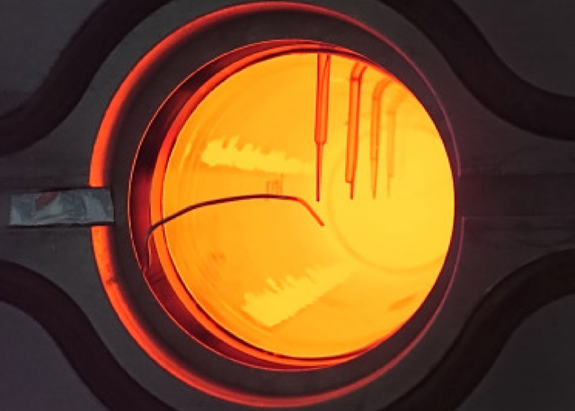 <p>Glowing quartz rod at the end of the experimental device. Absorber is at about 1,050C</p>